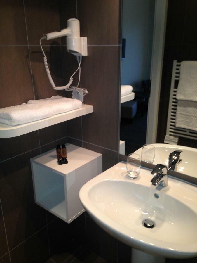 - Restaurant La Claire Foret 3*