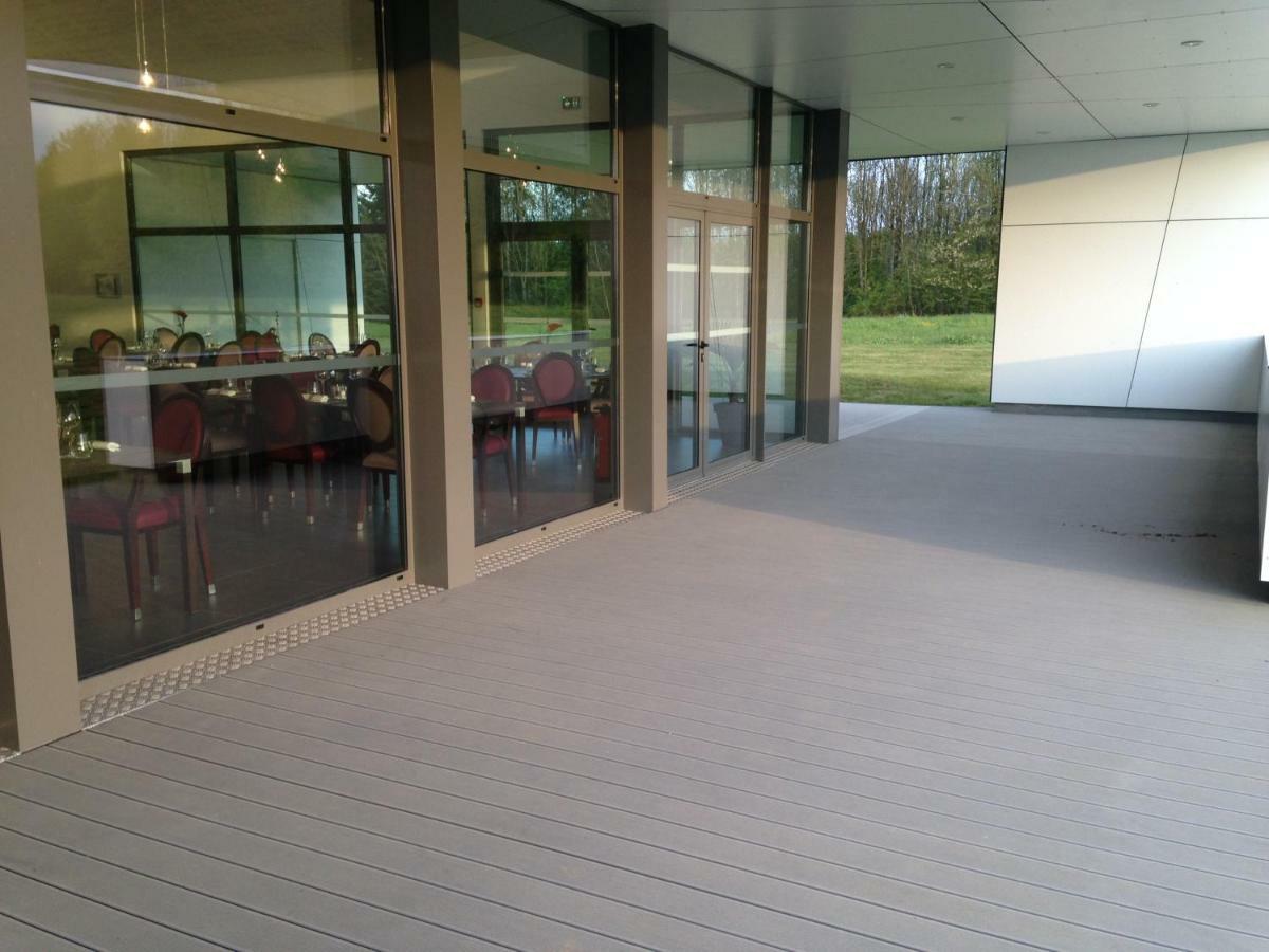 - Restaurant La Claire Foret