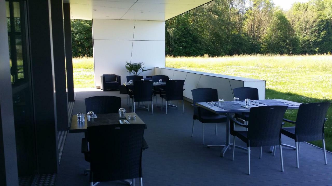 - Restaurant La Claire Foret 3*
